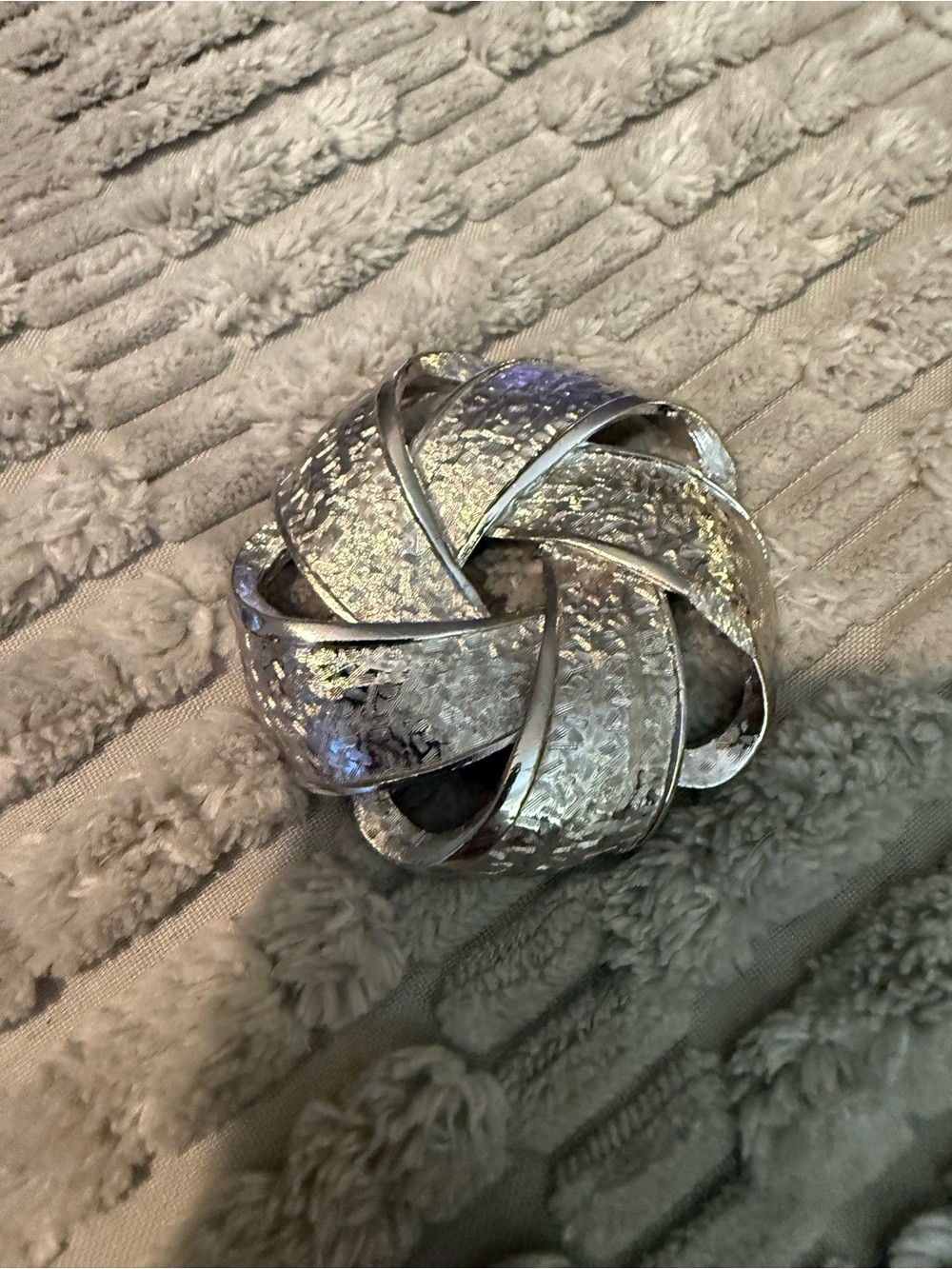 Vintage Silver Tone Abstract Ribbon Brooch – Textured Statement Pin